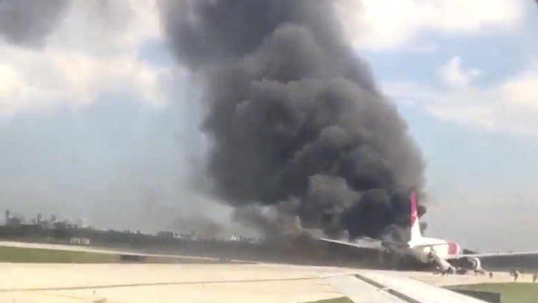 Kepanikan Penumpang Pesawat yang Terbakar di Bandara Hollywood