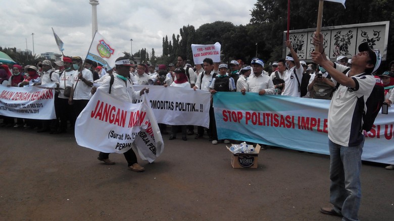 Simpatik Orator Pendamping Dana Desa Ingatkan M A Tak Buang Sampah Simpatik Orator Pendamping Dana Desa Ingatkan M A Tak Buang Sampah