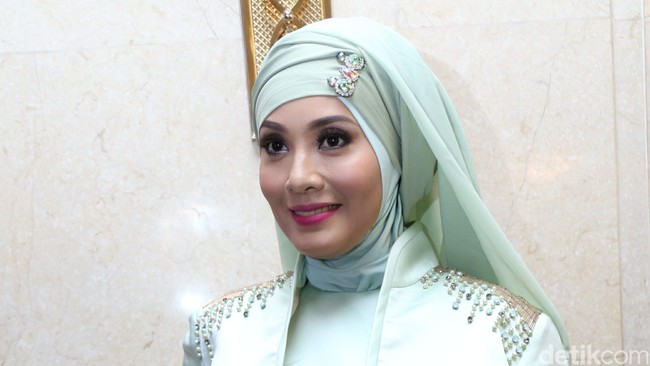 Eddies Adelia Beli Emas 300 Gram Hanya Untuk Investasi Eddies Adelia Beli Emas 300 Gram Hanya Untuk Investasi