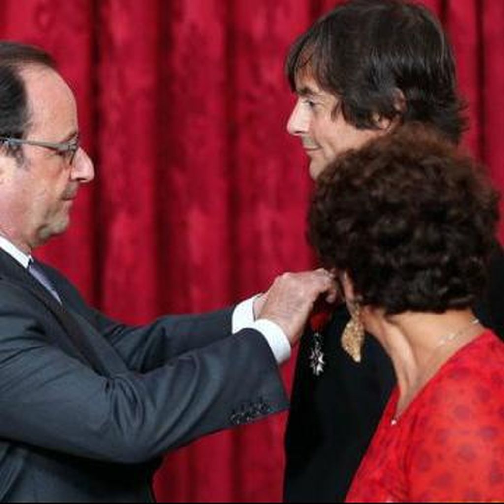 Presiden Hollande Beri Penghargaan Penggagal Serangan Kereta di Prancis Presiden Hollande Beri Penghargaan Penggagal Serangan Kereta di Prancis