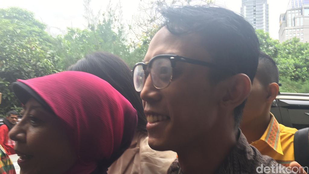 Istri Pertama Mario Teguh Restui Kiswinar Tes DNA Istri Pertama Mario Teguh Restui Kiswinar Tes DNA