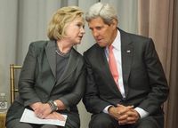 Menlu Kerry bersama capres AS dari Partai Demokrat Hillary Clinton