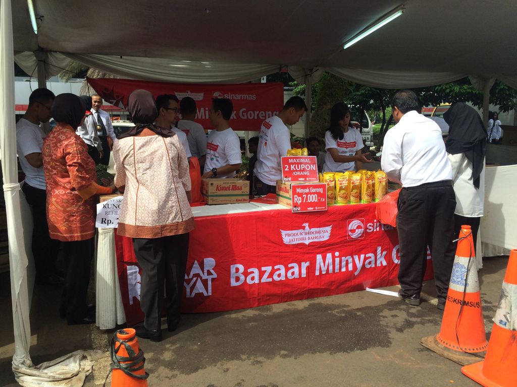 Foto: Bazar sembako murah di Polda Metro Jaya (Mei Amelia/detikcom)