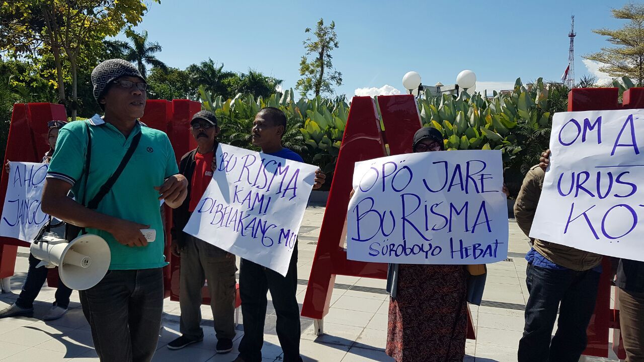 Warga Surabaya Demo Desak Ahok Meminta Maaf