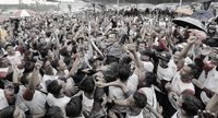 Saat Agus Yudhoyono Lompat dari Panggung dan Diarak Para Relawan