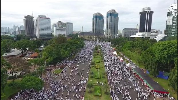  Penampakan Lautan Massa 2 Desember Putihkan Lapangan Monas 