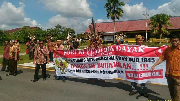 Ustaz Tengku Zulkarnain: Buktikan Kalau Saya Pernah Hina Suku Dayak