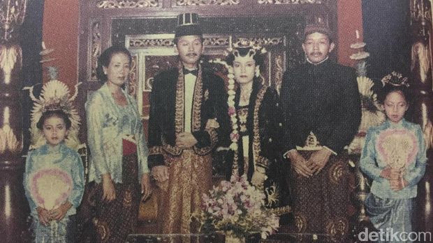 Sujiatmi dan Notomihardjo saat mantu anak kedua