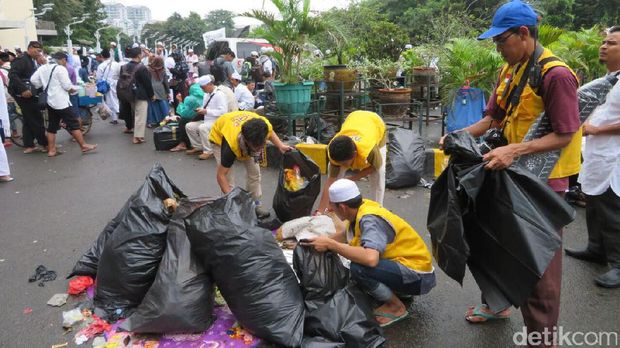 Aksi Bubar, Massa 112 Punguti Sampai di Sekitaran Istiqlal