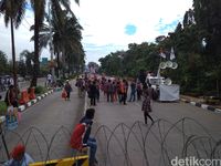 Penutupan Jalan dan Sidang Ahok ke-14 yang Tetap Didatangi Massa