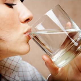 Perempuan Harus Lebih Banyak Minum Air Daripada Laki-Laki Perempuan Harus Lebih Banyak Minum Air Daripada Laki-Laki