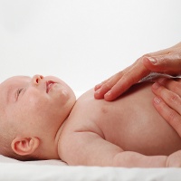 Mengatasi Perut Kembung Pada Bayi Mengatasi Perut Kembung Pada Bayi