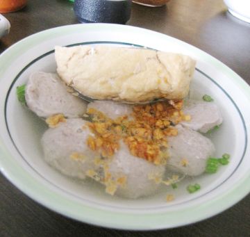 Makan Bakso Mercon di Dalam Kampus Makan Bakso Mercon di Dalam Kampus
