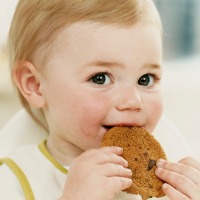 Kapan Waktu yang Tepat Beri Makanan Padat pada Bayi? Kapan Waktu yang Tepat Beri Makanan Padat pada Bayi?
