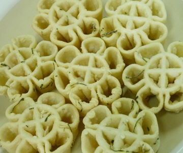 Kue Saroja, Camilan Khas Urang Sunda! Kue Saroja, Camilan Khas Urang Sunda!