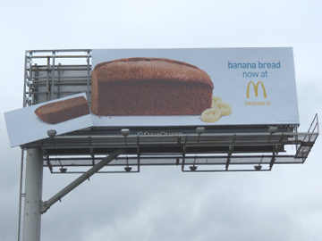 Upss..Ada Potongan Banana Bread Jatuh Dari Billboard! Upss..Ada Potongan Banana Bread Jatuh Dari Billboard!