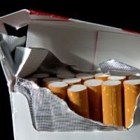 Pabrik Rokok Harusnya Obati Kanker, Bukan Beri Beasiswa Pabrik Rokok Harusnya Obati Kanker, Bukan Beri Beasiswa