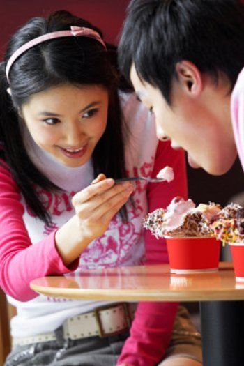 Kebiasaan Makan Orang Indonesia yang Sering Bikin Sakit 1 Kebiasaan Makan Orang Indonesia yang Sering Bikin Sakit 1