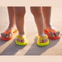 Jangan Sering-sering Pakai Sandal Jepit Agar Kaki Tak Nyeri Jangan Sering-sering Pakai Sandal Jepit Agar Kaki Tak Nyeri