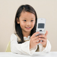Handphone Bantu Tingkatkan Komunikasi Anak yang Terlambat Bicara Handphone Bantu Tingkatkan Komunikasi Anak yang Terlambat Bicara