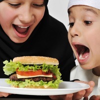 Makanan yang Sebaiknya Dihindari Saat Sahur Makanan yang Sebaiknya Dihindari Saat Sahur