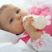 Tanda-tanda Gigi Bayi Rusak Akibat Botol Susu Tanda-tanda Gigi Bayi Rusak Akibat Botol Susu