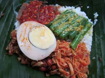 Kriiing! Nasi Bogana dan Nasi Bali pun Tersaji di Meja Kantor! Kriiing! Nasi Bogana dan Nasi Bali pun Tersaji di Meja Kantor!