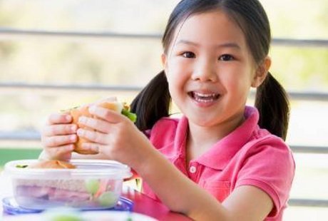 Jajanan Sekolah Tak Terjamin Sehat, Tapi Cuma 18% Anak yang Bawa Bekal Jajanan Sekolah Tak Terjamin Sehat, Tapi Cuma 18% Anak yang Bawa Bekal