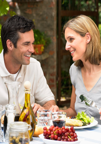 Makan Malam Romantis Juga Bisa Dilakukan di Rumah! Makan Malam Romantis Juga Bisa Dilakukan di Rumah!