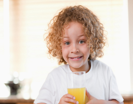 Jus Buah Kemasan dan Smoothies Dapat Merusak Gigi Anak Jus Buah Kemasan dan Smoothies Dapat Merusak Gigi Anak