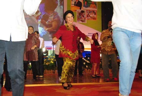 Menkes Akan Surati Dinkes Agar Izinkan Bidan Pasang Kontrasepsi Menkes Akan Surati Dinkes Agar Izinkan Bidan Pasang Kontrasepsi