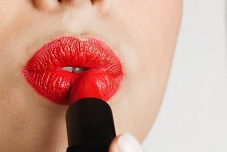 Maksud Hati Ingin Cantik Pakai Lipstik, Malah Kena Risiko Kanker Maksud Hati Ingin Cantik Pakai Lipstik, Malah Kena Risiko Kanker