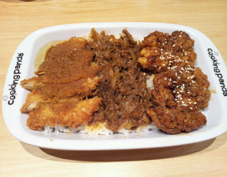 Ada Chicken Volcano di Atas Nasi yang Diracik Sang Panda Ada Chicken Volcano di Atas Nasi yang Diracik Sang Panda