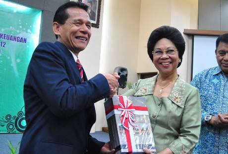 Laporan Keuangan 2012 Dinilai Wajar, Menkes Tetap Tekankan Transparansi Laporan Keuangan 2012 Dinilai Wajar, Menkes Tetap Tekankan Transparansi