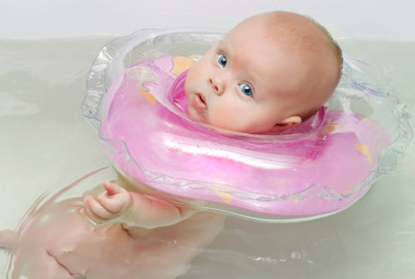 Bayi 4 Bulan dengan Jantung Bocor, Bolehkah Berendam di Kolam Plastik? Bayi 4 Bulan dengan Jantung Bocor, Bolehkah Berendam di Kolam Plastik?