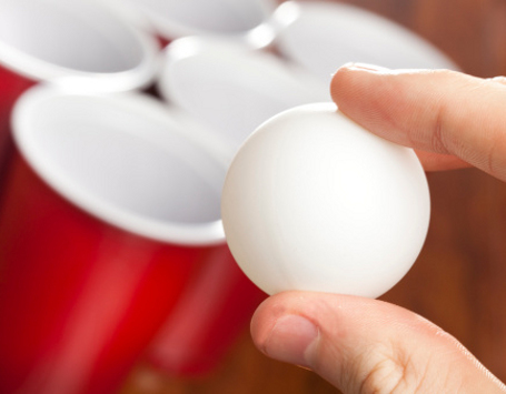 Permainan Beer Pong Berisiko Tercemar Bakteri yang Bisa Bikin Sakit