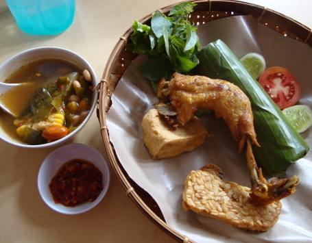 Ayam Goreng Jakarta: Inilah Ayam dan Nasi Goreng Asal Cianjur yang Hijrah ke Jakarta Ayam Goreng Jakarta: Inilah Ayam dan Nasi Goreng Asal Cianjur yang Hijrah ke Jakarta