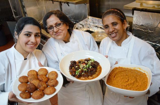 Layanan Antar Makanan Ini Pekerjakan Pengungsi Irak dan Nepal Sebagai Chef Layanan Antar Makanan Ini Pekerjakan Pengungsi Irak dan Nepal Sebagai Chef
