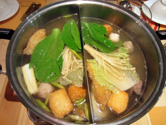 KoenoKoeni Hotpot: Hangatkan Perut dengan Hotpot Berkuah Tom Yum KoenoKoeni Hotpot: Hangatkan Perut dengan Hotpot Berkuah Tom Yum