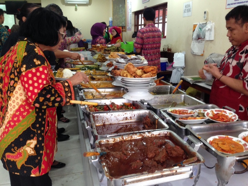 Sedapnya Katupe Sayur hingga Bubur Kampiun di Bopet Mini - 2