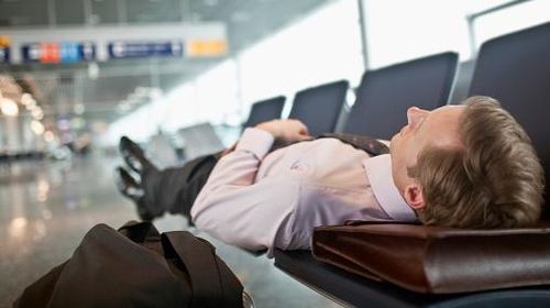 Pesawat Delay Saat Mudik? Ini yang Bisa Dilakukan Agar Tak Stres Pesawat Delay Saat Mudik? Ini yang Bisa Dilakukan Agar Tak Stres