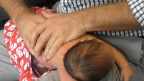 Sembuhkan Bayi Kolik dengan Chiropractic, Dokter Ini Tuai Kontroversi Sembuhkan Bayi Kolik dengan Chiropractic, Dokter Ini Tuai Kontroversi
