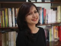 Menyikapi Suami yang Gampang Menerima Hadiah dari Wanita Lain