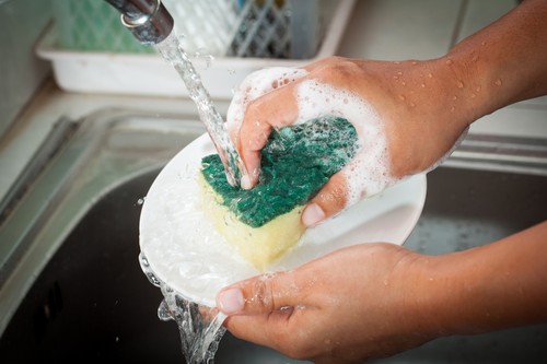 Bersihkan 9 Alat Dapur dengan Cara Ini Agar Tak Pengaruhi Rasa Makanan (1) Bersihkan 9 Alat Dapur dengan Cara Ini Agar Tak Pengaruhi Rasa Makanan (1)