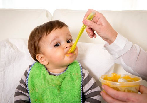 10 Makanan Ini Sebaiknya Tak Diberikan pada Bayi Usia Kurang dari 1 Tahun (1) 10 Makanan Ini Sebaiknya Tak Diberikan pada Bayi Usia Kurang dari 1 Tahun (1)