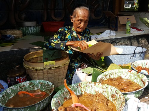 Mbah Lindu, Penjual Gudeg Tertua di Yogya Terbaring Sakit Mbah Lindu, Penjual Gudeg Tertua di Yogya Terbaring Sakit