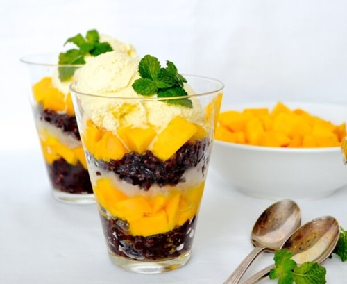 Ketan Hitam yang Pulen Legit Enak Juga Dipadu dengan Mangga Ketan Hitam yang Pulen Legit Enak Juga Dipadu dengan Mangga